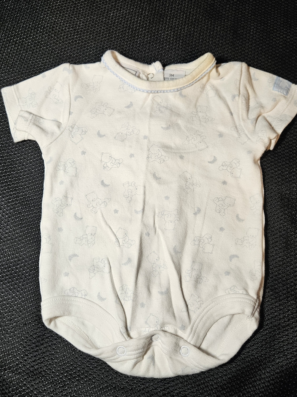 Cream Short-Sleeve Baby Bodysuit with Subtle Bear Print